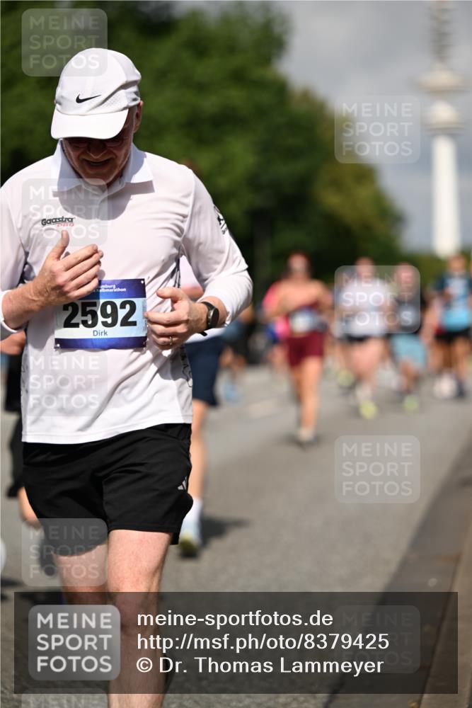 29.06.2025 - hella hamburg halbmarathon Dr. Thomas Lammeyer http://msf.ph/oto/8379425 29.06.2025 09:58:49 Kennedybrücke 1549, 2274, 2287, 2411, 2592, 2596, 2955, 3087, 3208, 3209, 3258, 3747, 4093, 4832, 5399, 5638, 5705, 6158, 6389, 6662, 6723, 6836, 6923, 7508, 7659, 7908, 8117, 8437, 8657, 8693, 8889, 9031, 9032, 9093, 9159, 9476, 9649, 9661, 9720, 9869, 9931, 10053, 10122, 10423 meine-sportfotos.de