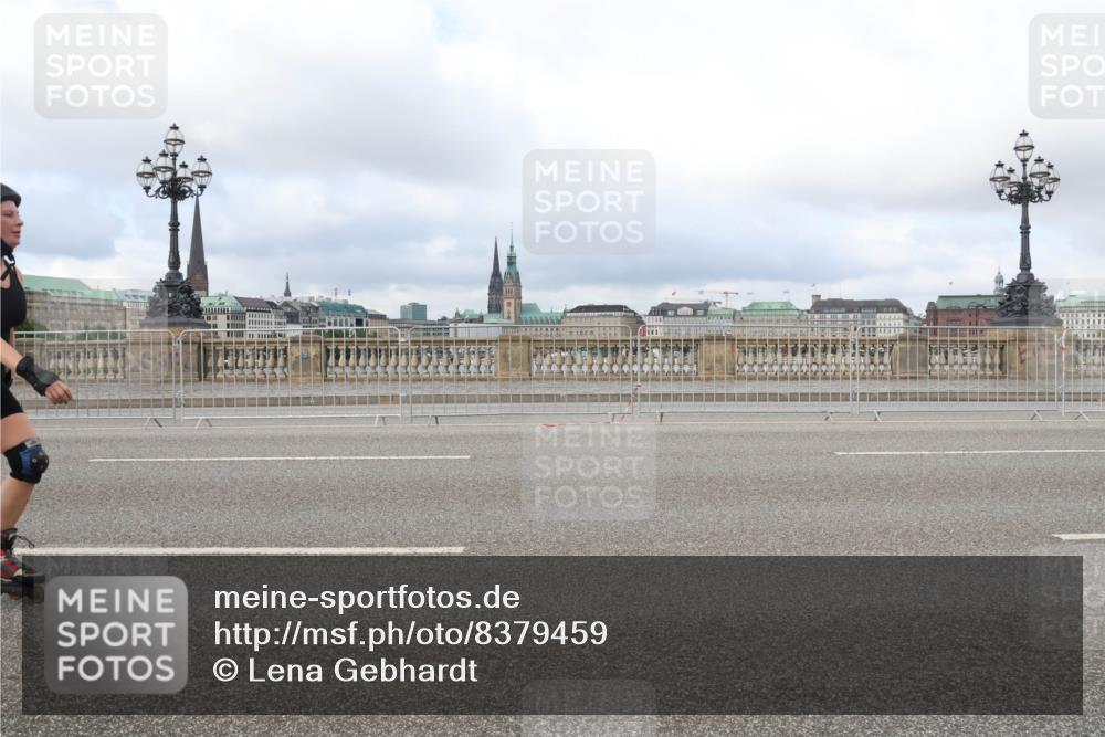29.06.2025 - hella hamburg halbmarathon Lena Gebhardt http://msf.ph/oto/8379459 29.06.2025 09:14:13 Lombardsbrücke  meine-sportfotos.de