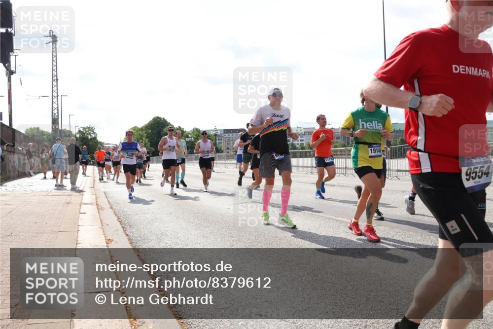 29.06.2025 - hella hamburg halbmarathon Lena Gebhardt http://msf.ph/oto/8379612 29.06.2025 10:02:39 Lombardsbrücke 1178, 19146, 9554, 1128, 1254, 1432, 1702, 1733, 2142, 2322, 2323, 2685, 2712, 2819, 3225, 3630, 3780, 3919, 3976, 4066, 4204, 4665, 4904, 4985, 5734, 5763, 6295, 6708, 6752, 6815, 6860, 6997, 7049, 7323, 7869, 7888, 8003, 8364, 8481, 8483, 8624, 8662, 8749, 9006, 9020, 9021, 9131, 9156, 9353, 9554, 9986, 10128, 10295, 10539, 10866, 11191, 11250, 11515, 11554, 11670, 11702, 11782, 11871, 11935, 11968, 12491, 12908, 14224 meine-sportfotos.de
