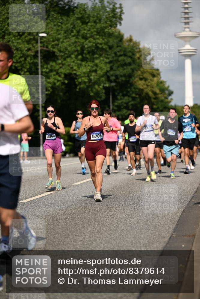 29.06.2025 - hella hamburg halbmarathon Dr. Thomas Lammeyer http://msf.ph/oto/8379614 29.06.2025 09:58:50 Kennedybrücke 1549, 2274, 2287, 2411, 2592, 2596, 2955, 3087, 3208, 3209, 3258, 3747, 4093, 4832, 5102, 5399, 5638, 5705, 6027, 6158, 6389, 6662, 6723, 6836, 6923, 7508, 7659, 8117, 8218, 8371, 8437, 8657, 8693, 8889, 9031, 9032, 9093, 9159, 9476, 9649, 9661, 9720, 9869, 9931, 10053, 10122, 10423 meine-sportfotos.de