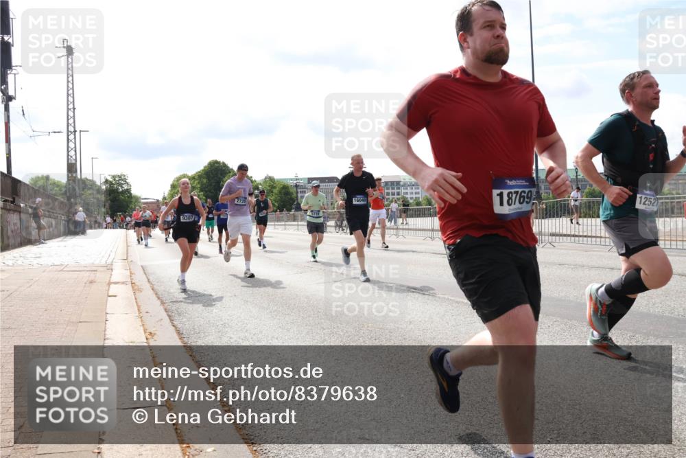 29.06.2025 - hella hamburg halbmarathon Lena Gebhardt http://msf.ph/oto/8379638 29.06.2025 10:15:28 Lombardsbrücke 9307, 2720, 16040, 18769, 1252, 1296, 1440, 1524, 1745, 2110, 2140, 2281, 2720, 2989, 3417, 3507, 3509, 3513, 3650, 3844, 4007, 4466, 4492, 4494, 4495, 5069, 5271, 5739, 5800, 5986, 6181, 6248, 6317, 6376, 6576, 7452, 7809, 7810, 7881, 8237, 8256, 8275, 8609, 9113, 9192, 9307, 9423, 9657, 9847, 9911, 9975, 9997, 10108, 10589, 10775, 10858, 11271, 11598, 12457, 12521, 13179, 13197, 13453, 13500, 13818, 13951, 14413, 14550, 14552, 15150, 15307, 15740 meine-sportfotos.de