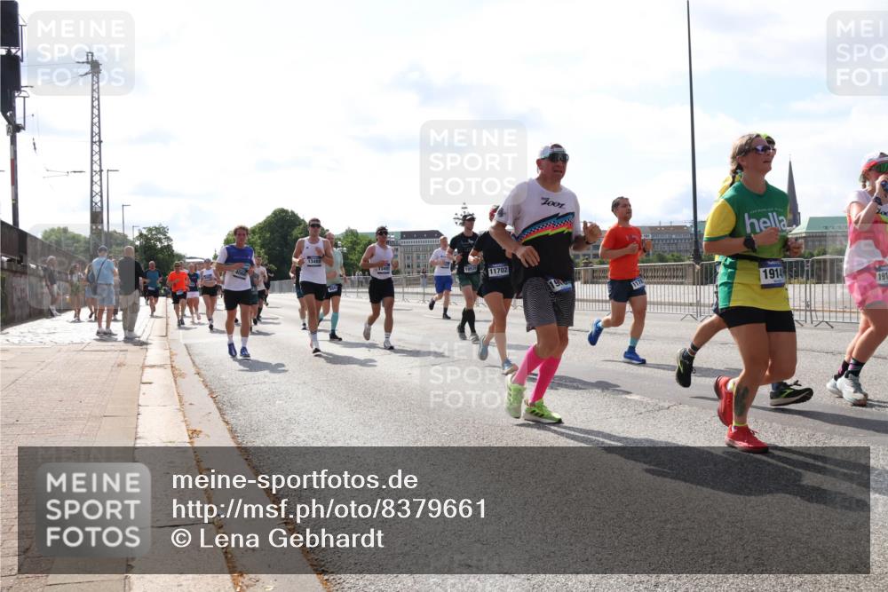 29.06.2025 - hella hamburg halbmarathon Lena Gebhardt http://msf.ph/oto/8379661 29.06.2025 10:02:39 Lombardsbrücke 13488, 11702, 1914, 191, 1128, 1254, 1432, 1702, 1733, 2142, 2322, 2323, 2685, 2712, 2819, 3225, 3630, 3780, 3919, 3976, 4066, 4204, 4665, 4904, 4985, 5734, 5763, 6295, 6708, 6752, 6815, 6860, 6997, 7049, 7323, 7869, 7888, 8003, 8364, 8481, 8483, 8624, 8662, 8749, 9006, 9020, 9021, 9131, 9156, 9353, 9554, 9986, 10128, 10295, 10539, 10866, 11191, 11250, 11515, 11554, 11670, 11702, 11782, 11871, 11935, 11968, 12491, 12908, 14224 meine-sportfotos.de