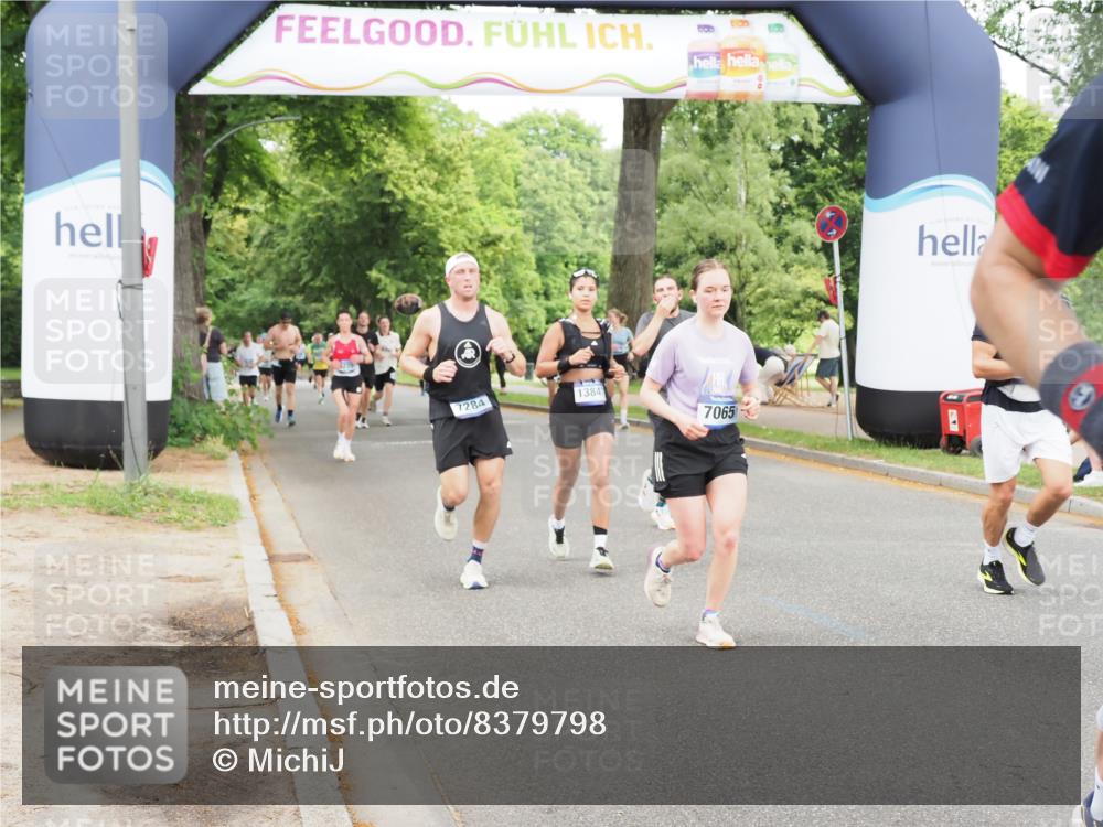 29.06.2025 - hella hamburg halbmarathon MichiJ http://msf.ph/oto/8379798 29.06.2025 10:46:09 Zwischen KM18-KM19 3425, 3983, 4502, 6997, 7065, 7287, 8585, 10703, 11158, 11159, 11808, 12378, 12633, 13847, 14567, 15240, 16160, 16341, 17017, 17503, 18716, 18985, 19246 meine-sportfotos.de