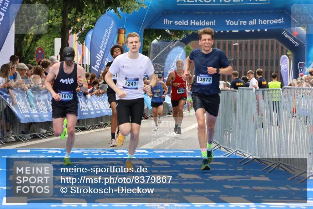 29.06.2025 - hella hamburg halbmarathon Strokosch-Dieckow http://msf.ph/oto/8379867 29.06.2025 10:24:46 Ziel 1241, 1271, 2892, 7142, 11678, 13872, 14836, 16361, 17752, 18740 meine-sportfotos.de