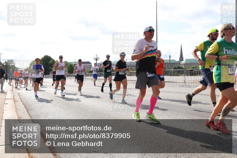 29.06.2025 - hella hamburg halbmarathon Lena Gebhardt http://msf.ph/oto/8379905 29.06.2025 10:02:39 Lombardsbrücke 11702, 191, 1128, 1254, 1432, 1702, 1733, 2142, 2322, 2323, 2685, 2712, 2819, 3225, 3630, 3780, 3919, 3976, 4066, 4204, 4665, 4904, 4985, 5734, 5763, 6295, 6708, 6752, 6815, 6860, 6997, 7049, 7323, 7869, 7888, 8003, 8364, 8481, 8483, 8624, 8662, 8749, 9006, 9020, 9021, 9131, 9156, 9353, 9554, 9986, 10128, 10295, 10539, 10866, 11191, 11250, 11515, 11554, 11670, 11702, 11782, 11871, 11935, 11968, 12491, 12908, 14224 meine-sportfotos.de
