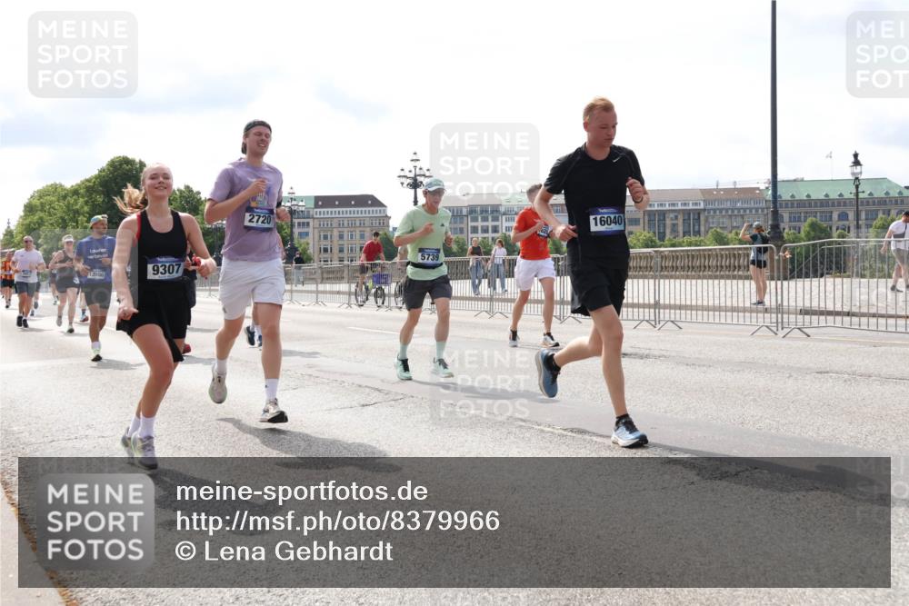 29.06.2025 - hella hamburg halbmarathon Lena Gebhardt http://msf.ph/oto/8379966 29.06.2025 10:15:29 Lombardsbrücke 75900, 9307, 2720, 5739, 16040, 1296, 1440, 1524, 1745, 2110, 2281, 2720, 2989, 3417, 3513, 3650, 3844, 4007, 4466, 4492, 4494, 4495, 5069, 5271, 5739, 5986, 6317, 6376, 6576, 7452, 7809, 7810, 7881, 8237, 8256, 8275, 8609, 9113, 9192, 9307, 9423, 9657, 9847, 9975, 9997, 10108, 10589, 10775, 10858, 11271, 11598, 12457, 12521, 13179, 13197, 13453, 13500, 13818, 13951, 14413, 14423, 14550, 14552, 15150, 15307, 15740 meine-sportfotos.de