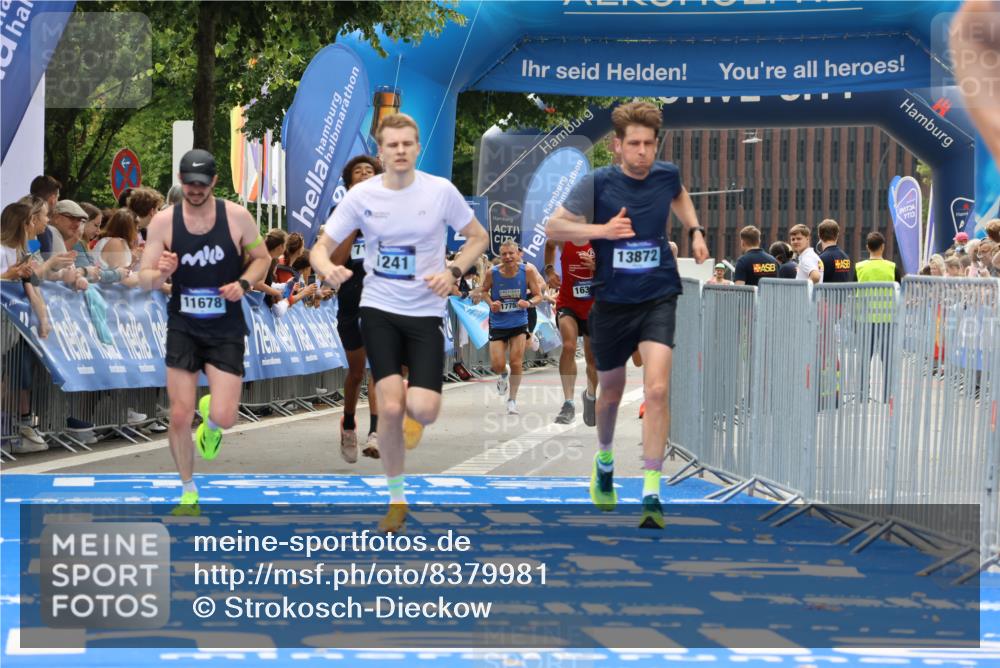 29.06.2025 - hella hamburg halbmarathon Strokosch-Dieckow http://msf.ph/oto/8379981 29.06.2025 10:24:45 Ziel 1241, 1271, 2892, 7142, 11678, 13872, 14836, 16361, 18740 meine-sportfotos.de