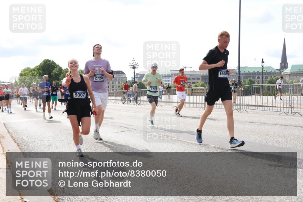 29.06.2025 - hella hamburg halbmarathon Lena Gebhardt http://msf.ph/oto/8380050 29.06.2025 10:15:29 Lombardsbrücke 13500, 1349, 9307, 2720, 5739, 16040, 1296, 1440, 1524, 1745, 2110, 2281, 2720, 2989, 3417, 3513, 3650, 3844, 4007, 4466, 4492, 4494, 4495, 5069, 5271, 5739, 5986, 6317, 6376, 6576, 7452, 7809, 7810, 7881, 8237, 8256, 8275, 8609, 9113, 9192, 9307, 9423, 9657, 9847, 9975, 9997, 10108, 10589, 10775, 10858, 11271, 11598, 12457, 12521, 13179, 13197, 13453, 13500, 13818, 13951, 14413, 14423, 14550, 14552, 15150, 15307, 15740 meine-sportfotos.de