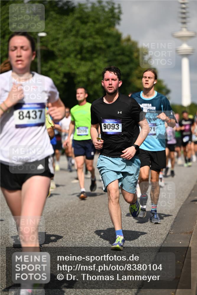 29.06.2025 - hella hamburg halbmarathon Dr. Thomas Lammeyer http://msf.ph/oto/8380104 29.06.2025 09:58:55 Kennedybrücke 1549, 1884, 2274, 2287, 2411, 2592, 2596, 2708, 3087, 3208, 3209, 3258, 3435, 3747, 4093, 4832, 5102, 5399, 5638, 5705, 5915, 6027, 6158, 6389, 6662, 6723, 6836, 6923, 7052, 7659, 8117, 8218, 8371, 8437, 8487, 8693, 8889, 8927, 9031, 9032, 9093, 9159, 9386, 9476, 9529, 9649, 9661, 9720, 9786, 9869, 10053, 10122, 10184, 10423 meine-sportfotos.de