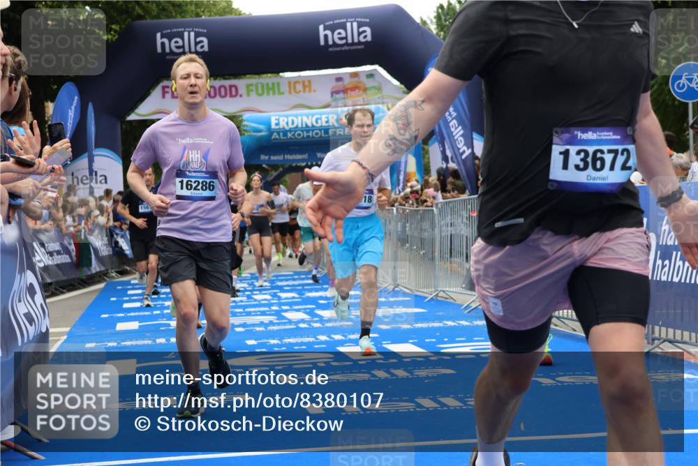 29.06.2025 - hella hamburg halbmarathon Strokosch-Dieckow http://msf.ph/oto/8380107 29.06.2025 10:47:16 Ziel 2274, 2623, 2864, 5024, 6134, 6168, 6203, 6373, 6716, 7480, 10208, 10211, 10423, 11077, 11491, 11518, 13007, 13672, 13782, 14722, 15611, 16089, 16286, 17718, 17915, 18856 meine-sportfotos.de
