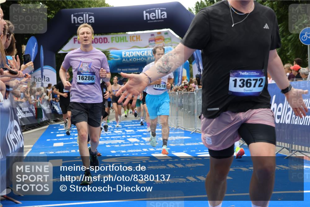 29.06.2025 - hella hamburg halbmarathon Strokosch-Dieckow http://msf.ph/oto/8380137 29.06.2025 10:47:16 Ziel 2274, 2623, 2864, 5024, 6134, 6168, 6203, 6373, 6716, 7480, 10208, 10211, 10423, 11077, 11491, 11518, 13007, 13672, 13782, 14722, 15611, 16089, 16286, 17718, 17915, 18856 meine-sportfotos.de