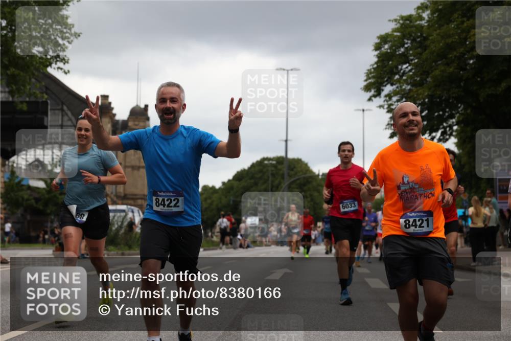 29.06.2025 - hella hamburg halbmarathon Yannick Fuchs http://msf.ph/oto/8380166 29.06.2025 10:54:43 20KM 1364, 1414, 1653, 1681, 2322, 2323, 2363, 3698, 6033, 6201, 6309, 6487, 6754, 6757, 7006, 7065, 7306, 7636, 7761, 8191, 8421, 8422, 8662, 8923, 9020, 9021, 10534, 10576, 11623, 11702, 11753, 11782, 11937, 12491, 13459, 13488, 13589, 14429, 15269, 17491, 17899, 17952, 18029, 18063, 18757, 19117, 19146, 19242, 19246 meine-sportfotos.de