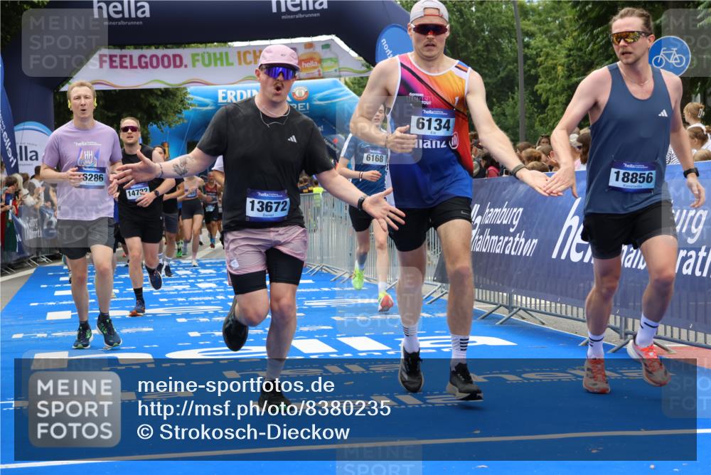29.06.2025 - hella hamburg halbmarathon Strokosch-Dieckow http://msf.ph/oto/8380235 29.06.2025 10:47:15 Ziel 2623, 2864, 5024, 6134, 6168, 6203, 6373, 6716, 7480, 10208, 10211, 11491, 11518, 13007, 13672, 13782, 14722, 15611, 16089, 16286, 17718, 17915, 18856 meine-sportfotos.de