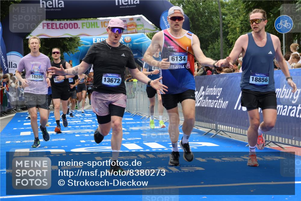 29.06.2025 - hella hamburg halbmarathon Strokosch-Dieckow http://msf.ph/oto/8380273 29.06.2025 10:47:15 Ziel 2623, 2864, 5024, 6134, 6168, 6203, 6373, 6716, 7480, 10208, 10211, 11491, 11518, 13007, 13672, 13782, 14722, 15611, 16089, 16286, 17718, 17915, 18856 meine-sportfotos.de
