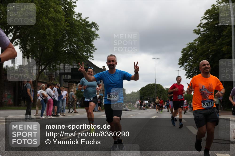 29.06.2025 - hella hamburg halbmarathon Yannick Fuchs http://msf.ph/oto/8380290 29.06.2025 10:54:43 20KM 1364, 1414, 1653, 1681, 2322, 2323, 2363, 3698, 6033, 6201, 6309, 6487, 6754, 6757, 7006, 7065, 7306, 7636, 7761, 8191, 8421, 8422, 8662, 8923, 9020, 9021, 10534, 10576, 11623, 11702, 11753, 11782, 11937, 12491, 13459, 13488, 13589, 14429, 15269, 17491, 17899, 17952, 18029, 18063, 18757, 19117, 19146, 19242, 19246 meine-sportfotos.de