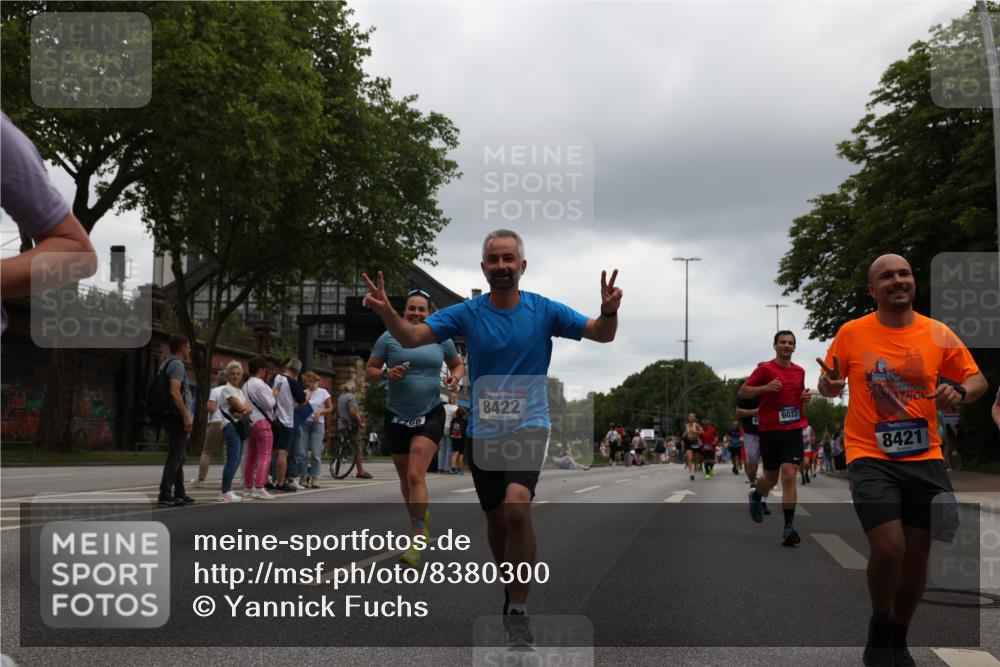 29.06.2025 - hella hamburg halbmarathon Yannick Fuchs http://msf.ph/oto/8380300 29.06.2025 10:54:43 20KM 1364, 1414, 1653, 1681, 2322, 2323, 2363, 3698, 6033, 6201, 6309, 6487, 6754, 6757, 7006, 7065, 7306, 7636, 7761, 8191, 8421, 8422, 8662, 8923, 9020, 9021, 10534, 10576, 11623, 11702, 11753, 11782, 11937, 12491, 13459, 13488, 13589, 14429, 15269, 17491, 17899, 17952, 18029, 18063, 18757, 19117, 19146, 19242, 19246 meine-sportfotos.de