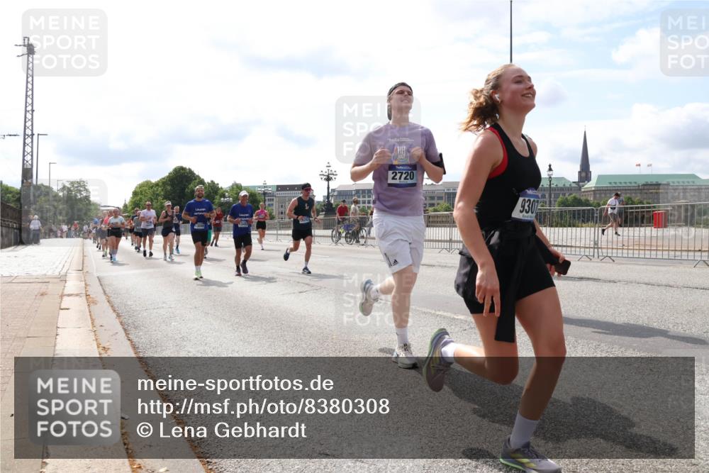 29.06.2025 - hella hamburg halbmarathon Lena Gebhardt http://msf.ph/oto/8380308 29.06.2025 10:15:30 Lombardsbrücke 13500, 345, 2720, 9307, 1296, 1440, 1524, 1745, 2110, 2281, 2720, 2989, 3417, 3513, 3650, 4007, 4466, 4492, 4494, 4495, 5069, 5271, 5739, 5986, 6317, 6376, 6576, 7452, 7809, 7810, 7881, 8237, 8256, 8609, 9192, 9307, 9423, 9657, 9847, 9975, 9997, 10108, 10775, 10858, 11271, 11598, 12457, 12521, 13179, 13197, 13453, 13500, 13818, 13951, 14413, 14423, 14550, 14552, 15150, 15307, 15740 meine-sportfotos.de
