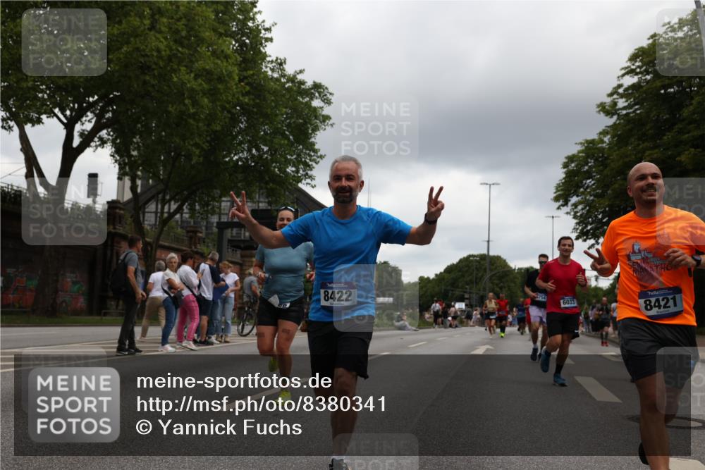 29.06.2025 - hella hamburg halbmarathon Yannick Fuchs http://msf.ph/oto/8380341 29.06.2025 10:54:43 20KM 1364, 1414, 1653, 1681, 2322, 2323, 2363, 3698, 6033, 6201, 6309, 6487, 6754, 6757, 7006, 7065, 7306, 7636, 7761, 8191, 8421, 8422, 8662, 8923, 9020, 9021, 10534, 10576, 11623, 11702, 11753, 11782, 11937, 12491, 13459, 13488, 13589, 14429, 15269, 17491, 17899, 17952, 18029, 18063, 18757, 19117, 19146, 19242, 19246 meine-sportfotos.de