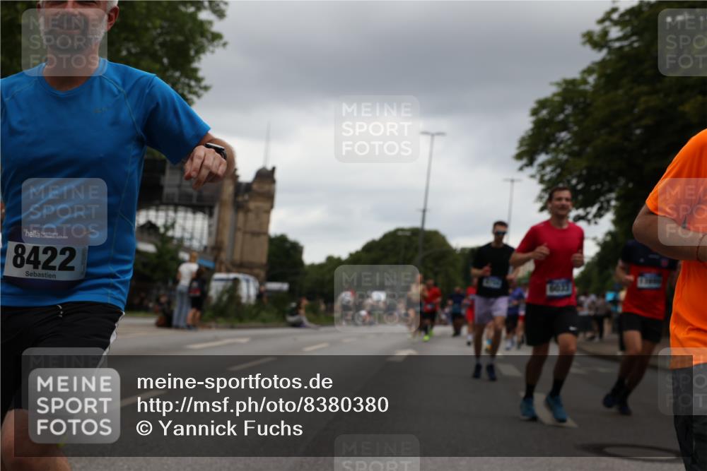 29.06.2025 - hella hamburg halbmarathon Yannick Fuchs http://msf.ph/oto/8380380 29.06.2025 10:54:44 20KM 1364, 1414, 1653, 2322, 2323, 2363, 3698, 6033, 6201, 6309, 6487, 6754, 6757, 7006, 7065, 7306, 7636, 7759, 7761, 8191, 8421, 8422, 8662, 8923, 9020, 9021, 10534, 10576, 11623, 11702, 11753, 11782, 11937, 12491, 13459, 13488, 13589, 14429, 15269, 16621, 17491, 17899, 17952, 18029, 18063, 18757, 19117, 19146, 19242, 19246 meine-sportfotos.de