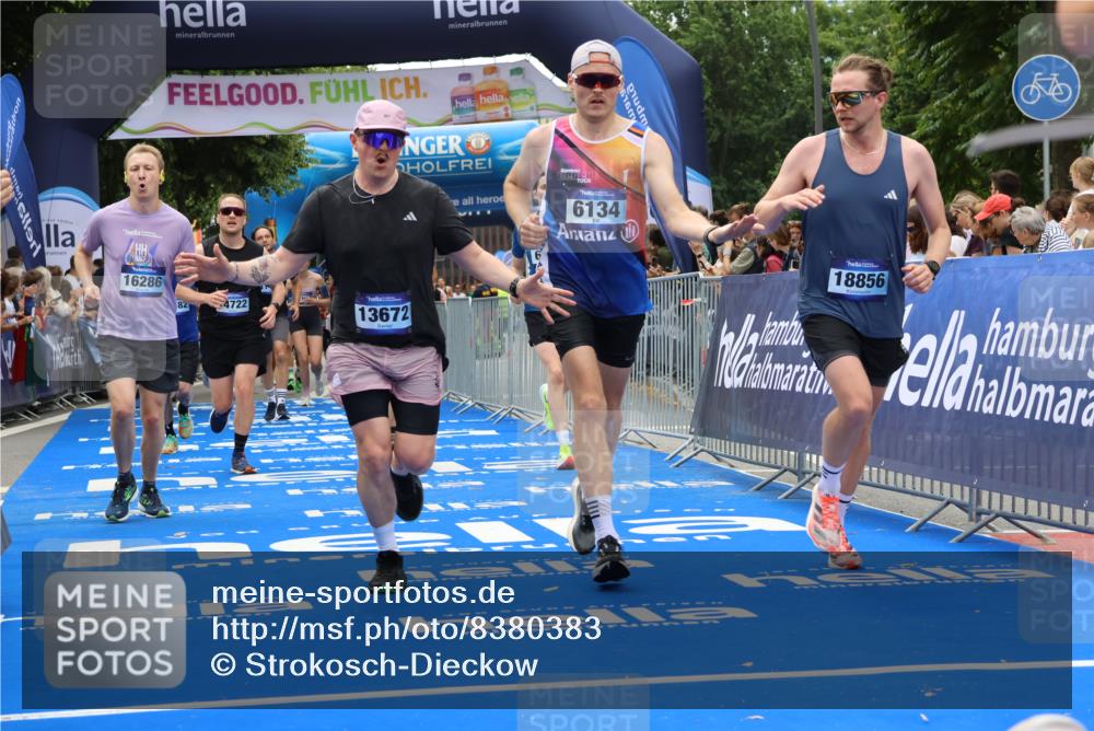 29.06.2025 - hella hamburg halbmarathon Strokosch-Dieckow http://msf.ph/oto/8380383 29.06.2025 10:47:15 Ziel 2623, 2864, 5024, 6134, 6168, 6203, 6373, 6716, 7480, 10208, 10211, 11491, 11518, 13007, 13672, 13782, 14722, 15611, 16089, 16286, 17718, 17915, 18856 meine-sportfotos.de