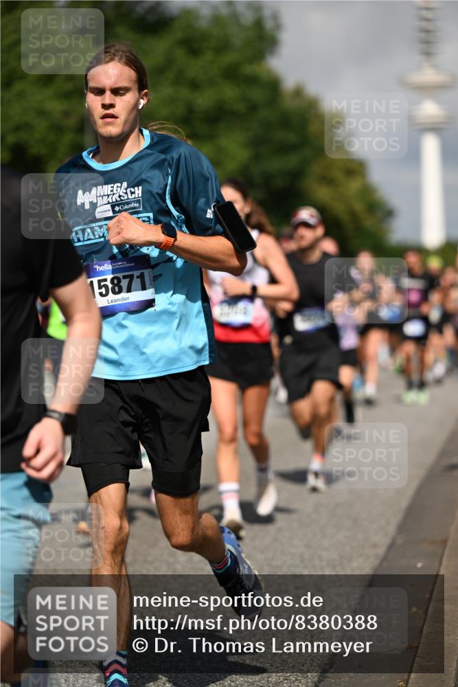 29.06.2025 - hella hamburg halbmarathon Dr. Thomas Lammeyer http://msf.ph/oto/8380388 29.06.2025 09:58:57 Kennedybrücke 1884, 2274, 2287, 2411, 2592, 2596, 2708, 3087, 3208, 3209, 3258, 3435, 3747, 3985, 4093, 4121, 4832, 5102, 5399, 5459, 5638, 5705, 5915, 6027, 6054, 6158, 6389, 6421, 6532, 6662, 6723, 6836, 7052, 7659, 8117, 8153, 8218, 8371, 8437, 8487, 8577, 8693, 8889, 8927, 9031, 9032, 9093, 9159, 9386, 9476, 9529, 9649, 9661, 9720, 9786, 9869, 10053, 10122, 10184, 10423 meine-sportfotos.de