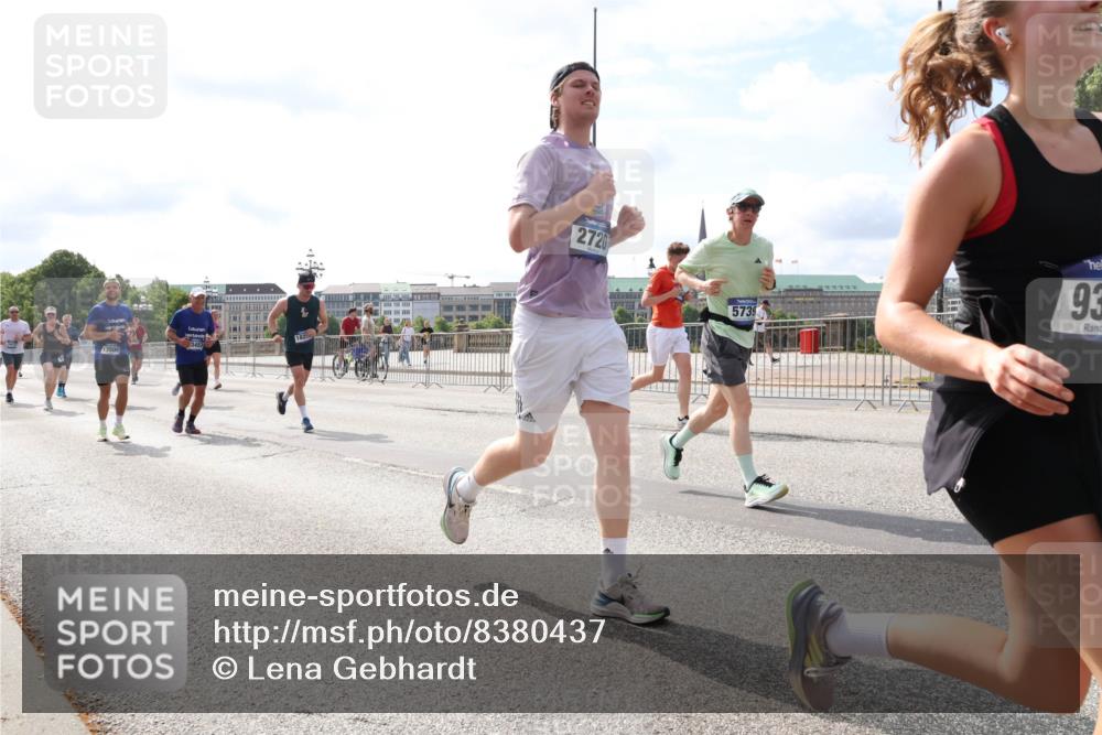 29.06.2025 - hella hamburg halbmarathon Lena Gebhardt http://msf.ph/oto/8380437 29.06.2025 10:15:31 Lombardsbrücke 13500, 2720, 5739, 93, 1296, 1440, 1524, 1745, 2110, 2281, 2720, 2989, 3417, 3513, 3650, 4007, 4466, 4492, 4494, 4495, 5069, 5271, 5739, 5986, 6317, 6376, 6576, 7452, 7809, 7810, 7881, 8237, 8256, 8609, 9192, 9307, 9423, 9657, 9847, 9975, 9997, 10108, 10775, 10858, 11598, 12457, 12469, 12521, 13179, 13197, 13453, 13500, 13818, 13951, 14413, 14423, 14550, 14552, 15150, 15307, 15740 meine-sportfotos.de