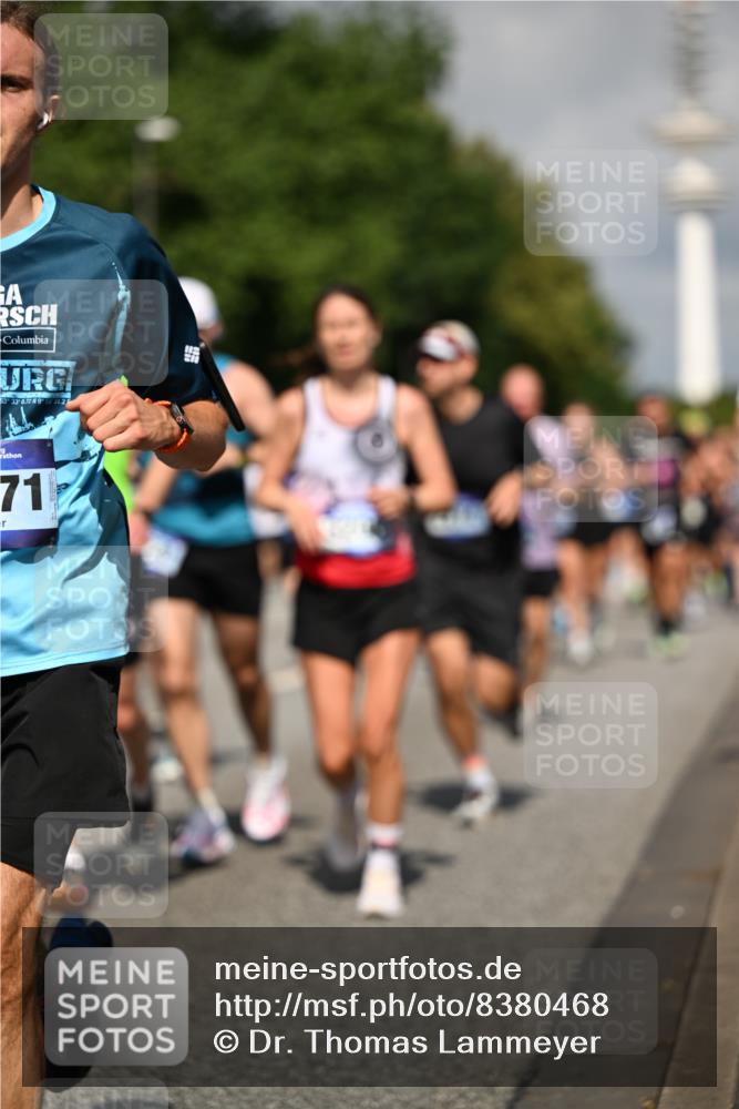 29.06.2025 - hella hamburg halbmarathon Dr. Thomas Lammeyer http://msf.ph/oto/8380468 29.06.2025 09:58:57 Kennedybrücke 1884, 2274, 2287, 2411, 2592, 2596, 2708, 3087, 3208, 3209, 3258, 3435, 3747, 3985, 4093, 4121, 4832, 5102, 5399, 5459, 5638, 5705, 5915, 6027, 6054, 6158, 6389, 6421, 6532, 6662, 6723, 6836, 7052, 7659, 8117, 8153, 8218, 8371, 8437, 8487, 8577, 8693, 8889, 8927, 9031, 9032, 9093, 9159, 9386, 9476, 9529, 9649, 9661, 9720, 9786, 9869, 10053, 10122, 10184, 10423 meine-sportfotos.de
