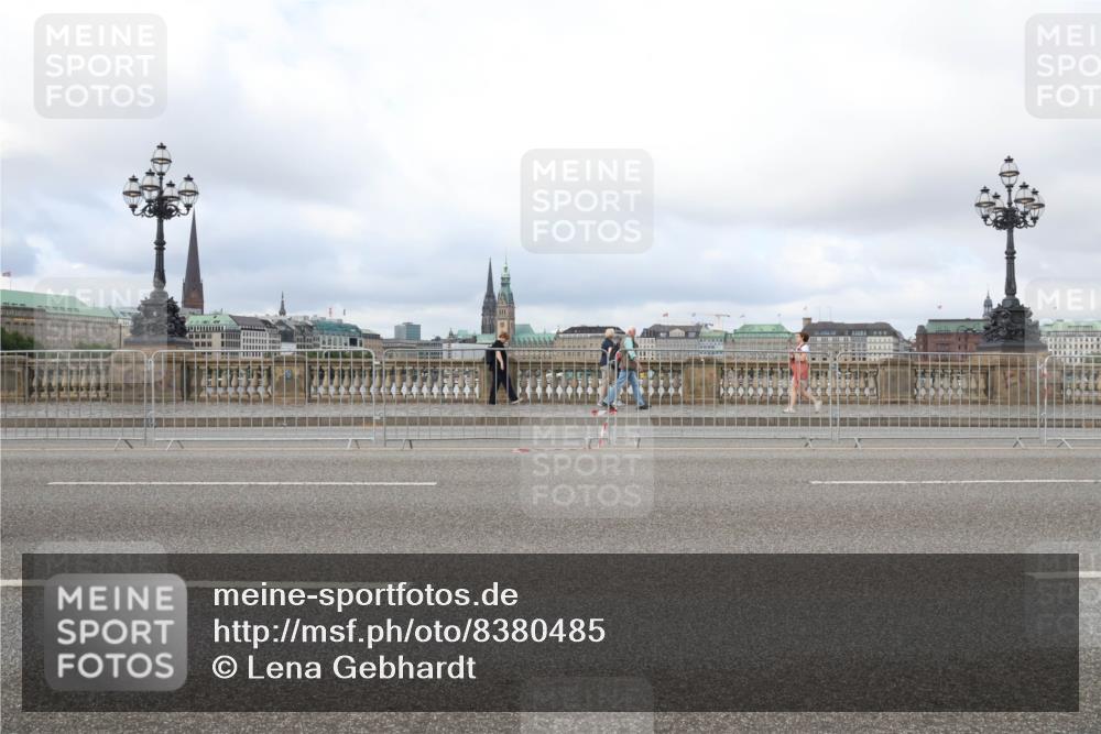 29.06.2025 - hella hamburg halbmarathon Lena Gebhardt http://msf.ph/oto/8380485 29.06.2025 09:15:09 Lombardsbrücke  meine-sportfotos.de