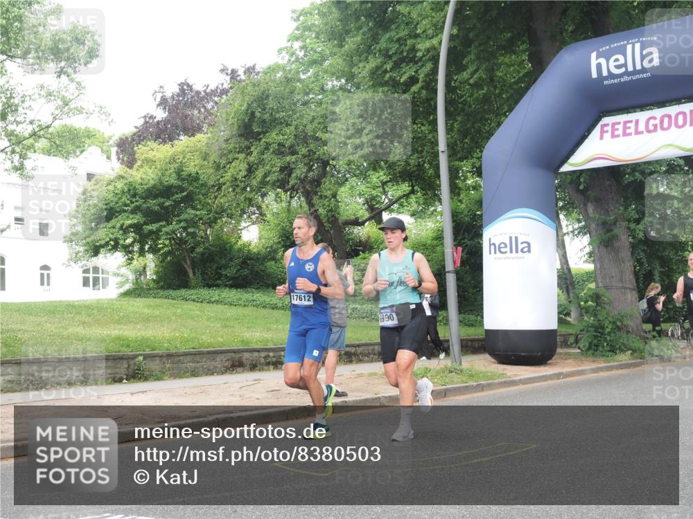 29.06.2025 - hella hamburg halbmarathon KatJ http://msf.ph/oto/8380503 29.06.2025 10:25:05 Zwischen KM18-KM19 2774, 4062, 6990 meine-sportfotos.de