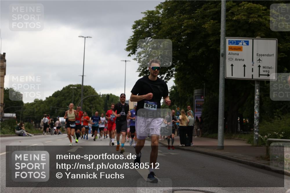 29.06.2025 - hella hamburg halbmarathon Yannick Fuchs http://msf.ph/oto/8380512 29.06.2025 10:54:45 20KM 1364, 1414, 1653, 2322, 2323, 3698, 5602, 5603, 6033, 6201, 6309, 6487, 6754, 6757, 6921, 7006, 7065, 7306, 7636, 7759, 7761, 8191, 8421, 8422, 8662, 8923, 9020, 9021, 10534, 10576, 11623, 11702, 11753, 11782, 11937, 12491, 13459, 13488, 13589, 14429, 15269, 16621, 17491, 17899, 17952, 18029, 18063, 18757, 19117, 19146, 19242, 19246 meine-sportfotos.de