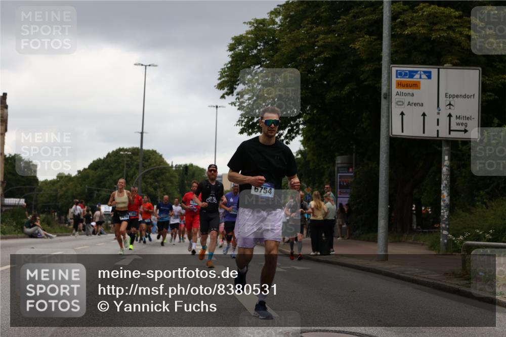29.06.2025 - hella hamburg halbmarathon Yannick Fuchs http://msf.ph/oto/8380531 29.06.2025 10:54:45 20KM 1364, 1414, 1653, 2322, 2323, 3698, 5602, 5603, 6033, 6201, 6309, 6487, 6754, 6757, 6921, 7006, 7065, 7306, 7636, 7759, 7761, 8191, 8421, 8422, 8662, 8923, 9020, 9021, 10534, 10576, 11623, 11702, 11753, 11782, 11937, 12491, 13459, 13488, 13589, 14429, 15269, 16621, 17491, 17899, 17952, 18029, 18063, 18757, 19117, 19146, 19242, 19246 meine-sportfotos.de