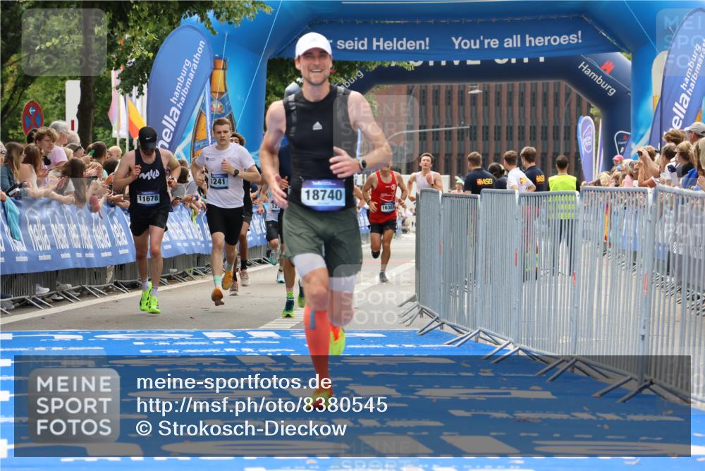 29.06.2025 - hella hamburg halbmarathon Strokosch-Dieckow http://msf.ph/oto/8380545 29.06.2025 10:24:43 Ziel 1241, 1271, 2892, 7142, 11678, 13872, 18740 meine-sportfotos.de