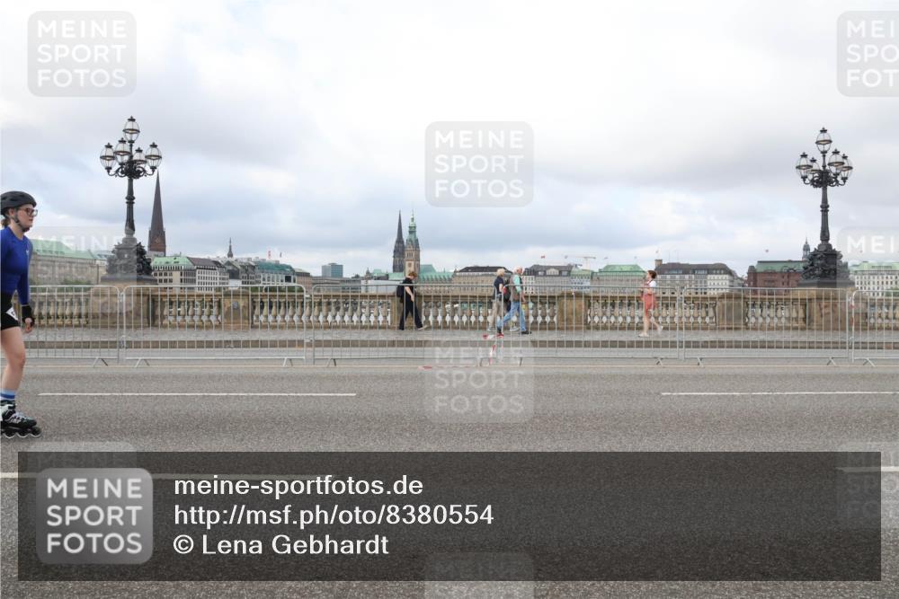 29.06.2025 - hella hamburg halbmarathon Lena Gebhardt http://msf.ph/oto/8380554 29.06.2025 09:15:09 Lombardsbrücke  meine-sportfotos.de