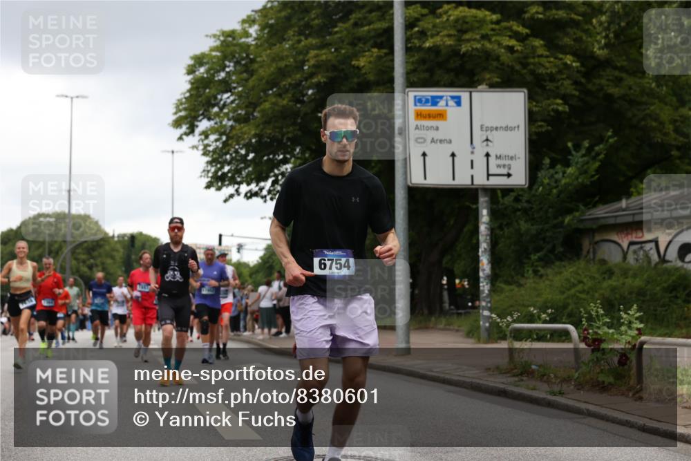 29.06.2025 - hella hamburg halbmarathon Yannick Fuchs http://msf.ph/oto/8380601 29.06.2025 10:54:46 20KM 1364, 1414, 1653, 2322, 2323, 3698, 5602, 5603, 6033, 6201, 6309, 6487, 6754, 6757, 6921, 7006, 7065, 7306, 7636, 7759, 7761, 8191, 8421, 8422, 8662, 8923, 9020, 9021, 10534, 10576, 11623, 11702, 11753, 11782, 11937, 12491, 13459, 13589, 14429, 15269, 16621, 17226, 17899, 17952, 18029, 18063, 18757, 19117, 19146, 19242, 19246 meine-sportfotos.de