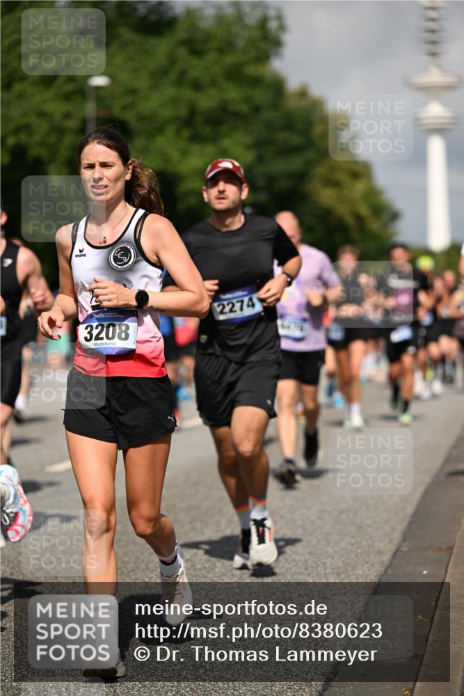 29.06.2025 - hella hamburg halbmarathon Dr. Thomas Lammeyer http://msf.ph/oto/8380623 29.06.2025 09:58:58 Kennedybrücke 1884, 2274, 2287, 2411, 2592, 2596, 2708, 3087, 3208, 3209, 3258, 3435, 3747, 3985, 4093, 4121, 4832, 5102, 5399, 5459, 5638, 5705, 5915, 6027, 6054, 6158, 6421, 6532, 6662, 6723, 6836, 7052, 7659, 8117, 8153, 8218, 8371, 8437, 8487, 8577, 8693, 8720, 8889, 8927, 9031, 9032, 9093, 9159, 9386, 9476, 9529, 9649, 9720, 9786, 9869, 9959, 10053, 10122, 10184, 10423 meine-sportfotos.de