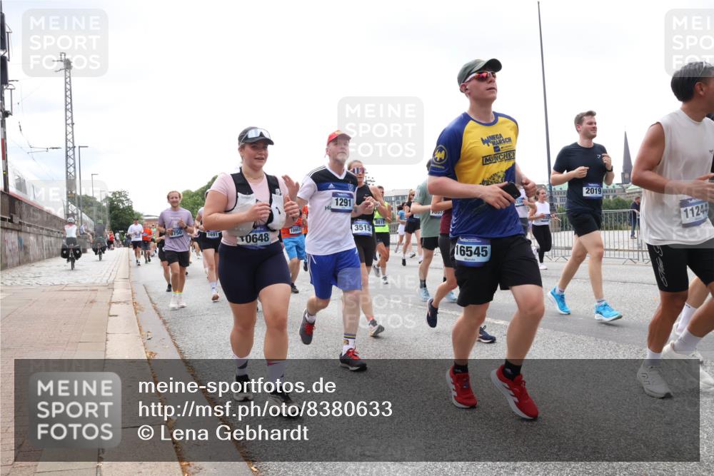 29.06.2025 - hella hamburg halbmarathon Lena Gebhardt http://msf.ph/oto/8380633 29.06.2025 10:40:15 Lombardsbrücke 6750, 1691, 10953, 0648, 1291, 3515, 8815, 16545, 2019, 11244, 1018, 1037, 1058, 1076, 1291, 1586, 1691, 1899, 2019, 2109, 2254, 2313, 2515, 2572, 2762, 2763, 2866, 2888, 3046, 3237, 3293, 3295, 3515, 3607, 3808, 3810, 3882, 3883, 3884, 4173, 4271, 4471, 4756, 5059, 5113, 5229, 5263, 5351, 5352, 5654, 5702, 5877, 5901, 5975, 6076, 6097, 6229, 6278, 6363, 6463, 6548, 6673, 6698, 6750, 6866, 6876, 6890, 6920, 7045, 7108, 7174, 7455, 7456, 7675, 7850, 8107, 8307, 8391, 8612 meine-sportfotos.de