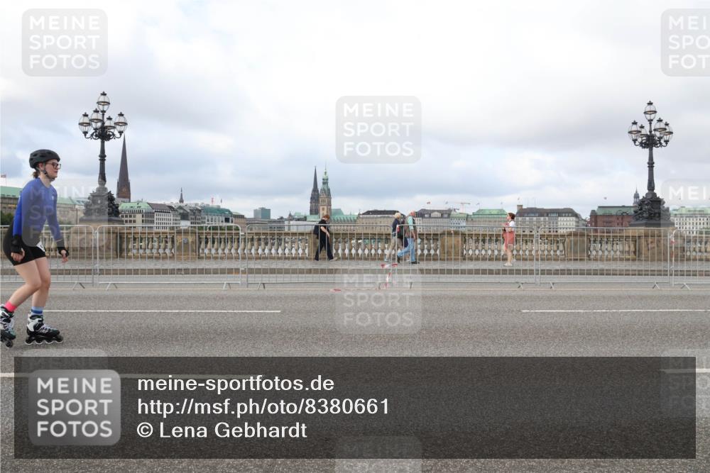 29.06.2025 - hella hamburg halbmarathon Lena Gebhardt http://msf.ph/oto/8380661 29.06.2025 09:15:09 Lombardsbrücke  meine-sportfotos.de