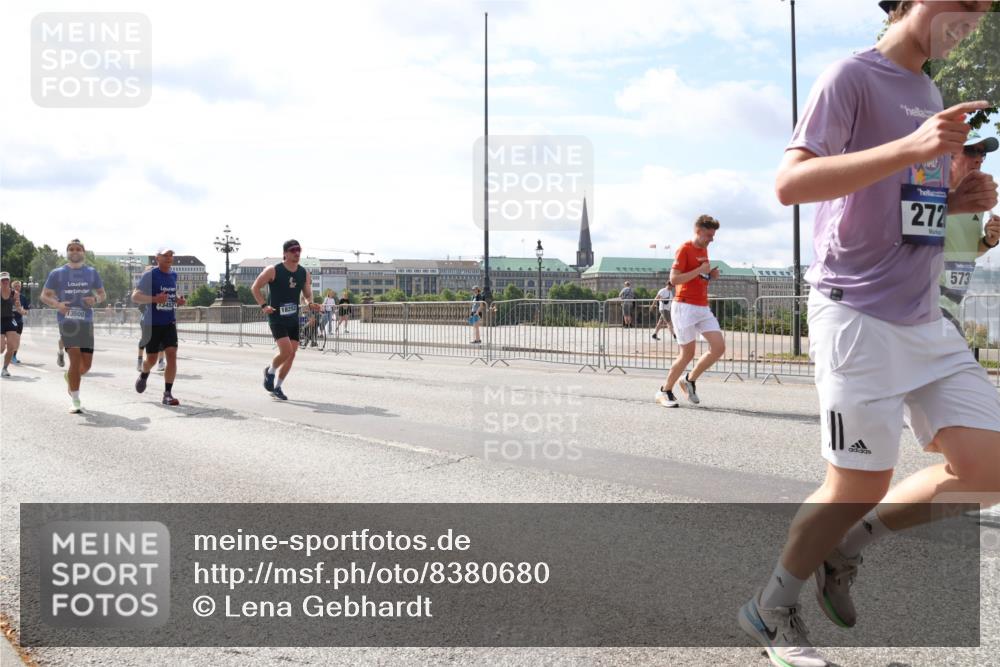 29.06.2025 - hella hamburg halbmarathon Lena Gebhardt http://msf.ph/oto/8380680 29.06.2025 10:15:31 Lombardsbrücke 13500, 18252, 272, 573, 1296, 1440, 1524, 1745, 2110, 2281, 2720, 2989, 3417, 3513, 3650, 4007, 4466, 4492, 4494, 4495, 5069, 5271, 5739, 5986, 6317, 6376, 6576, 7452, 7809, 7810, 7881, 8237, 8256, 8609, 9192, 9307, 9423, 9657, 9847, 9975, 9997, 10108, 10775, 10858, 11598, 12457, 12469, 12521, 13179, 13197, 13453, 13500, 13818, 13951, 14413, 14423, 14550, 14552, 15150, 15307, 15740 meine-sportfotos.de