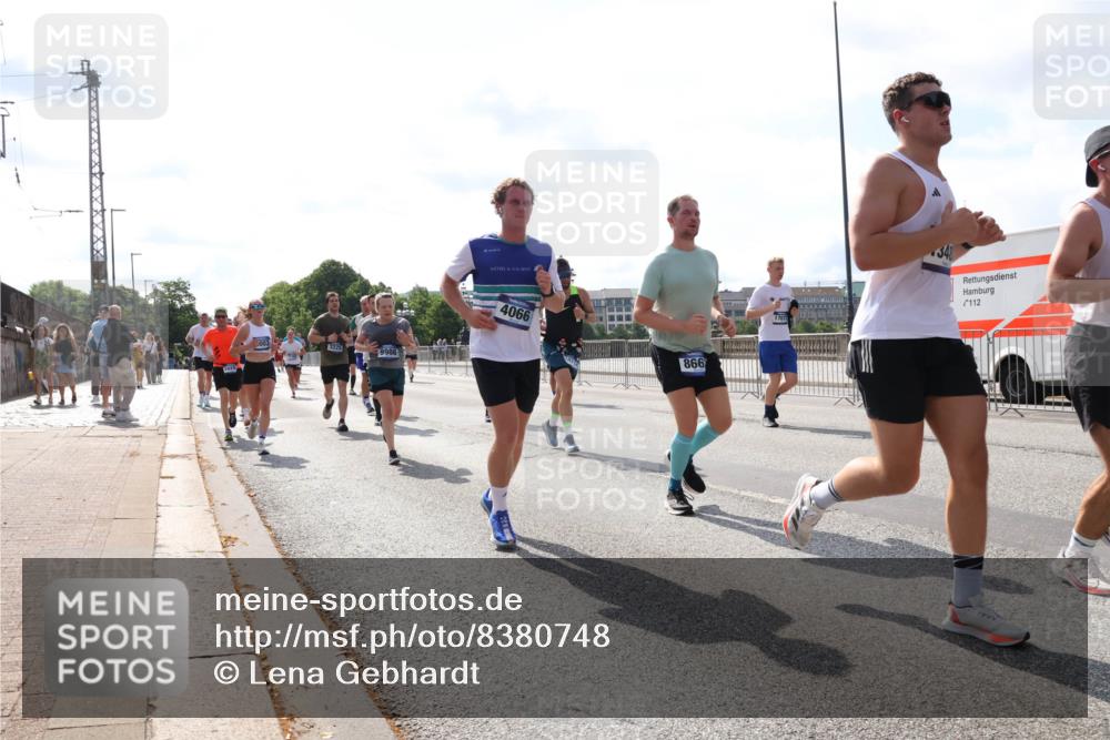 29.06.2025 - hella hamburg halbmarathon Lena Gebhardt http://msf.ph/oto/8380748 29.06.2025 10:02:42 Lombardsbrücke 3225, 9986, 4066, 866, 112, 1128, 1254, 1702, 1733, 2142, 2322, 2323, 2685, 2712, 2819, 3225, 3630, 3780, 3919, 3976, 4066, 4204, 4613, 4665, 4904, 5734, 5763, 6295, 6708, 6752, 6815, 6860, 6997, 7049, 7323, 7869, 7888, 8003, 8364, 8481, 8483, 8614, 8624, 8662, 8749, 9006, 9020, 9021, 9131, 9156, 9353, 9554, 9986, 10128, 10295, 10539, 10866, 11191, 11250, 11515, 11554, 11670, 11702, 11782, 11871, 11935, 11968, 12908, 14224 meine-sportfotos.de