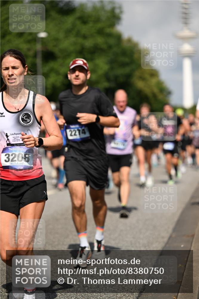 29.06.2025 - hella hamburg halbmarathon Dr. Thomas Lammeyer http://msf.ph/oto/8380750 29.06.2025 09:58:59 Kennedybrücke 1683, 1884, 2274, 2287, 2411, 2592, 2596, 2706, 2708, 3087, 3208, 3209, 3258, 3435, 3747, 3985, 4093, 4121, 4189, 4832, 5102, 5399, 5459, 5638, 5705, 5915, 6027, 6054, 6158, 6421, 6532, 6662, 6723, 6836, 7052, 7659, 8117, 8153, 8218, 8371, 8437, 8487, 8577, 8693, 8720, 8889, 8927, 9031, 9032, 9093, 9159, 9386, 9476, 9529, 9649, 9720, 9786, 9869, 9959, 10053, 10115, 10122, 10184, 10423 meine-sportfotos.de