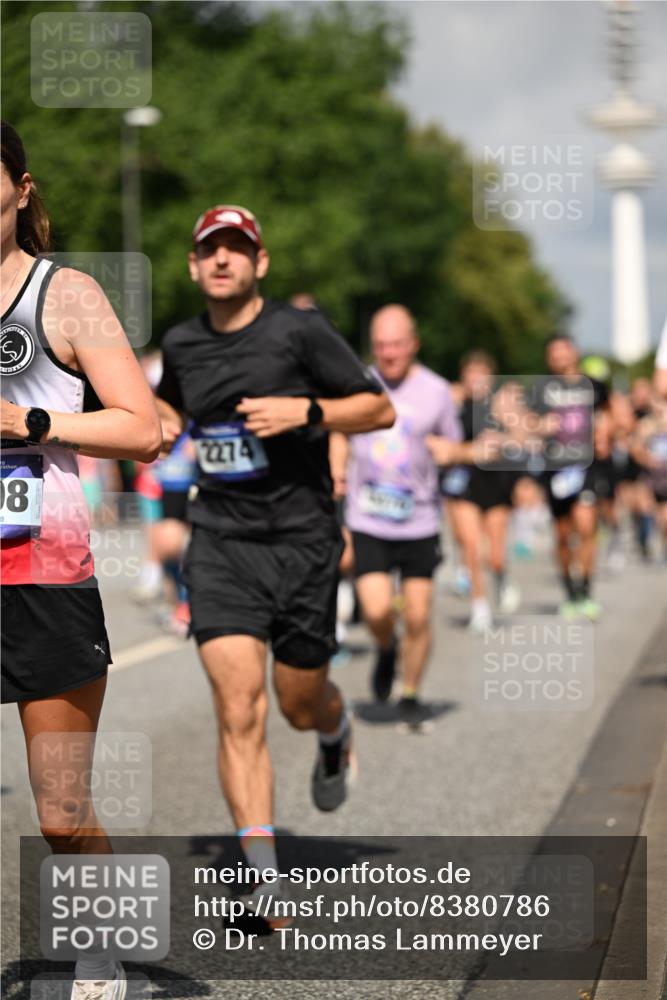 29.06.2025 - hella hamburg halbmarathon Dr. Thomas Lammeyer http://msf.ph/oto/8380786 29.06.2025 09:58:59 Kennedybrücke 1683, 1884, 2274, 2287, 2411, 2592, 2596, 2706, 2708, 3087, 3208, 3209, 3258, 3435, 3747, 3985, 4093, 4121, 4189, 4832, 5102, 5399, 5459, 5638, 5705, 5915, 6027, 6054, 6158, 6421, 6532, 6662, 6723, 6836, 7052, 7659, 8117, 8153, 8218, 8371, 8437, 8487, 8577, 8693, 8720, 8889, 8927, 9031, 9032, 9093, 9159, 9386, 9476, 9529, 9649, 9720, 9786, 9869, 9959, 10053, 10115, 10122, 10184, 10423 meine-sportfotos.de