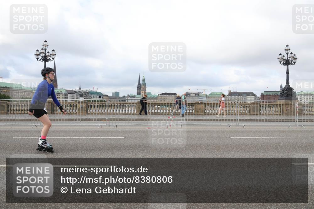 29.06.2025 - hella hamburg halbmarathon Lena Gebhardt http://msf.ph/oto/8380806 29.06.2025 09:15:10 Lombardsbrücke  meine-sportfotos.de