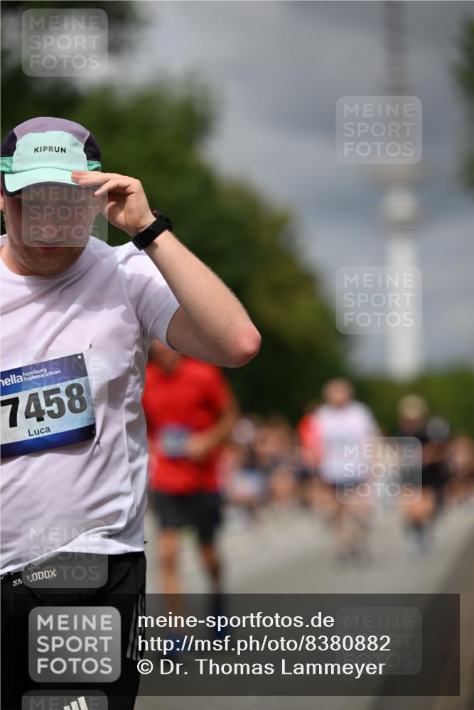 29.06.2025 - hella hamburg halbmarathon Dr. Thomas Lammeyer http://msf.ph/oto/8380882 29.06.2025 10:42:37 Kennedybrücke 1394, 1578, 1596, 1791, 1901, 2151, 3094, 3095, 3323, 3338, 3633, 3635, 3636, 3716, 3841, 3927, 4414, 4921, 5300, 5713, 5790, 6199, 6200, 6695, 6696, 6751, 6930, 7118, 7119, 7148, 7165, 7244, 7371, 7552, 7692, 7849, 7914, 8539, 8615, 9424, 9500, 9699, 10584, 11152 meine-sportfotos.de