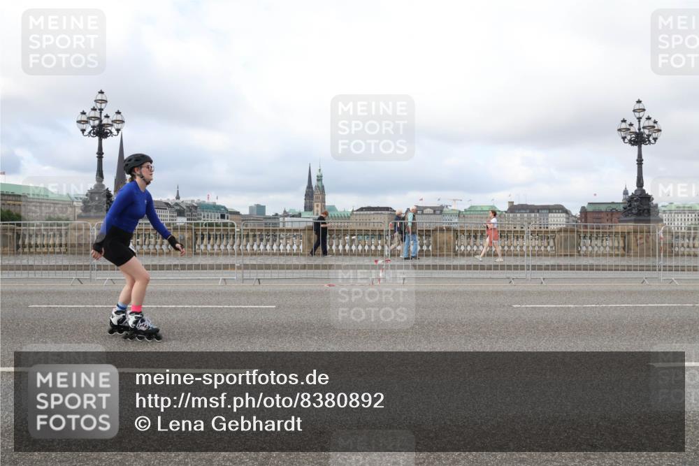 29.06.2025 - hella hamburg halbmarathon Lena Gebhardt http://msf.ph/oto/8380892 29.06.2025 09:15:10 Lombardsbrücke  meine-sportfotos.de