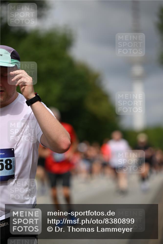 29.06.2025 - hella hamburg halbmarathon Dr. Thomas Lammeyer http://msf.ph/oto/8380899 29.06.2025 10:42:38 Kennedybrücke 1394, 1596, 1791, 1901, 2151, 3094, 3095, 3323, 3338, 3633, 3635, 3636, 3716, 3841, 3927, 4414, 4921, 5300, 5713, 5790, 6199, 6200, 6695, 6696, 6751, 6930, 7118, 7119, 7148, 7165, 7244, 7371, 7552, 7692, 7849, 7914, 8539, 8615, 9424, 9500, 9699, 10584, 11152 meine-sportfotos.de