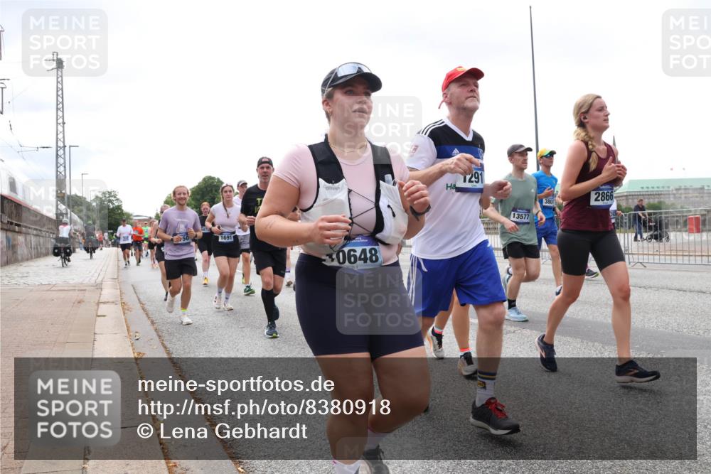 29.06.2025 - hella hamburg halbmarathon Lena Gebhardt http://msf.ph/oto/8380918 29.06.2025 10:40:16 Lombardsbrücke 1691, 30648, 1291, 2866, 380, 13577, 1018, 1037, 1058, 1076, 1291, 1586, 1691, 1899, 2019, 2109, 2254, 2313, 2515, 2572, 2762, 2763, 2866, 2888, 3237, 3293, 3295, 3515, 3607, 3808, 3810, 3882, 3883, 3884, 4173, 4271, 4471, 4756, 4906, 5059, 5113, 5229, 5263, 5351, 5352, 5654, 5702, 5877, 5901, 5975, 6076, 6097, 6229, 6278, 6280, 6363, 6463, 6548, 6673, 6698, 6750, 6866, 6876, 6890, 6920, 7045, 7108, 7174, 7455, 7456, 7675, 7850, 8107, 8307, 8391, 8612 meine-sportfotos.de