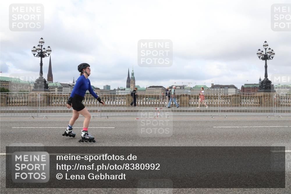 29.06.2025 - hella hamburg halbmarathon Lena Gebhardt http://msf.ph/oto/8380992 29.06.2025 09:15:10 Lombardsbrücke  meine-sportfotos.de