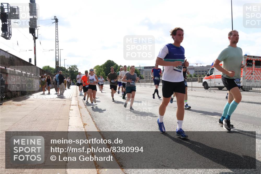 29.06.2025 - hella hamburg halbmarathon Lena Gebhardt http://msf.ph/oto/8380994 29.06.2025 10:02:42 Lombardsbrücke 8003, 3225, 9988, 11515, 112, 066, 66, 1128, 1254, 1702, 1733, 2142, 2322, 2323, 2685, 2712, 2819, 3225, 3630, 3780, 3919, 3976, 4066, 4204, 4613, 4665, 4904, 5734, 5763, 6295, 6708, 6752, 6815, 6860, 6997, 7049, 7323, 7869, 7888, 8003, 8364, 8481, 8483, 8614, 8624, 8662, 8749, 9006, 9020, 9021, 9131, 9156, 9353, 9554, 9986, 10128, 10295, 10539, 10866, 11191, 11250, 11515, 11554, 11670, 11702, 11782, 11871, 11935, 11968, 12908, 14224 meine-sportfotos.de