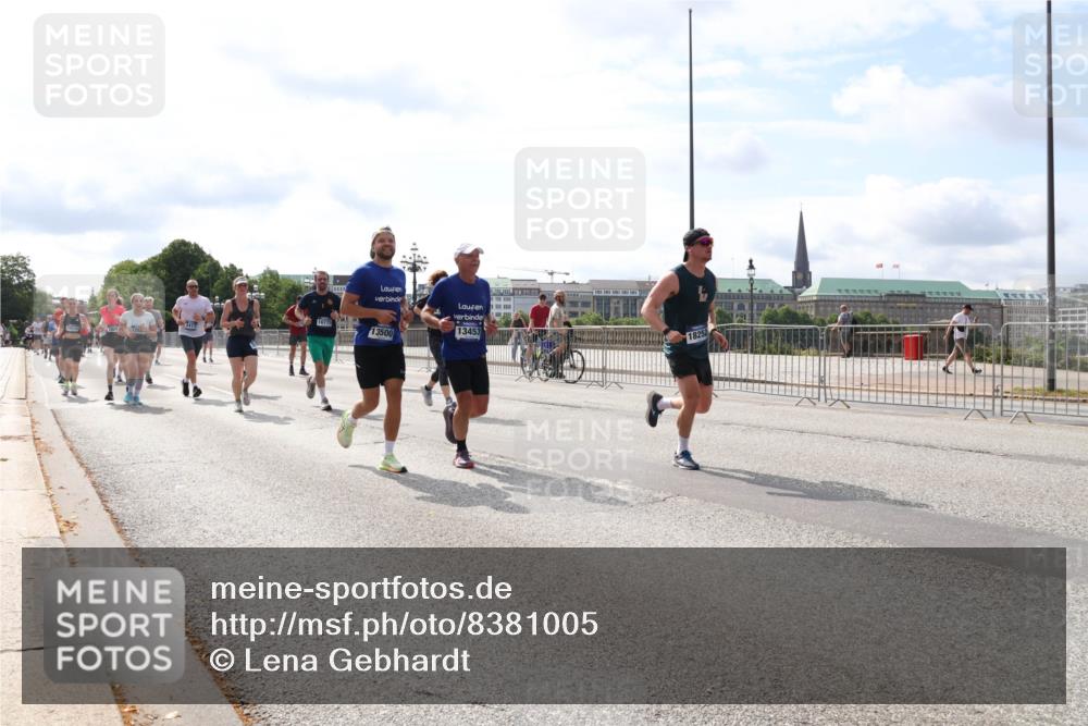 29.06.2025 - hella hamburg halbmarathon Lena Gebhardt http://msf.ph/oto/8381005 29.06.2025 10:15:33 Lombardsbrücke 13500, 13453, 18252, 1296, 1440, 1524, 1745, 2110, 2281, 2720, 2989, 3417, 3513, 3650, 4007, 4466, 4492, 4494, 4495, 5069, 5271, 5739, 5986, 6317, 6376, 6576, 7452, 7809, 7810, 7881, 7941, 7942, 8237, 8256, 8609, 9192, 9307, 9423, 9657, 9847, 9975, 9997, 10108, 10608, 10775, 10858, 12457, 12469, 12521, 13179, 13197, 13453, 13500, 13818, 13951, 14413, 14423, 14550, 14552, 15150, 15307, 15740 meine-sportfotos.de