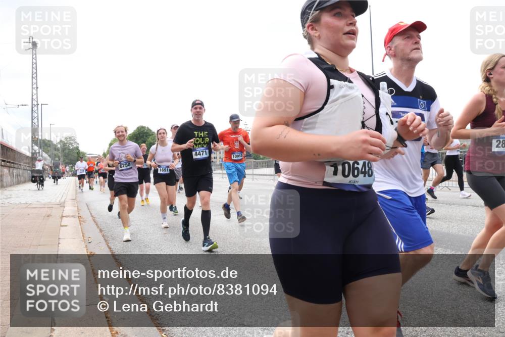 29.06.2025 - hella hamburg halbmarathon Lena Gebhardt http://msf.ph/oto/8381094 29.06.2025 10:40:16 Lombardsbrücke 6750, 876, 1691, 4471, 10953, 10648, 28, 1018, 1037, 1058, 1076, 1291, 1586, 1691, 1899, 2019, 2109, 2254, 2313, 2515, 2572, 2762, 2763, 2866, 2888, 3237, 3293, 3295, 3515, 3607, 3808, 3810, 3882, 3883, 3884, 4173, 4271, 4471, 4756, 4906, 5059, 5113, 5229, 5263, 5351, 5352, 5654, 5702, 5877, 5901, 5975, 6076, 6097, 6229, 6278, 6280, 6363, 6463, 6548, 6673, 6698, 6750, 6866, 6876, 6890, 6920, 7045, 7108, 7174, 7455, 7456, 7675, 7850, 8107, 8307, 8391, 8612 meine-sportfotos.de